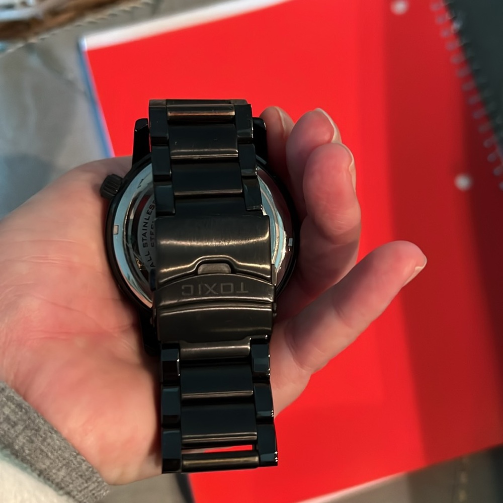 Toxic Watch - Picture 4 of 5